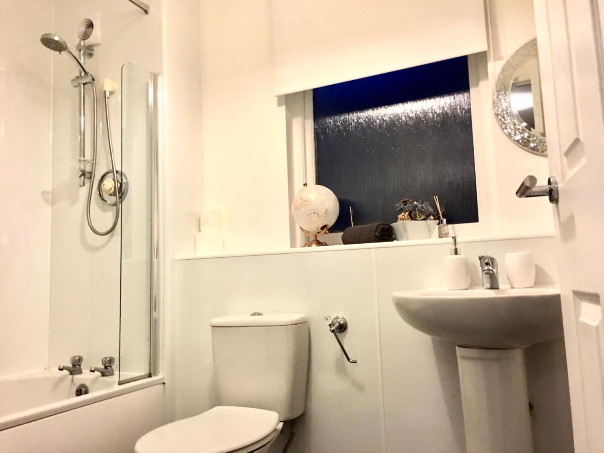 Central Spacious 2 Bedroom By Union Square Free Parking أبردين المظهر الخارجي الصورة
